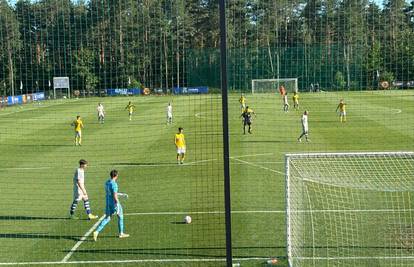 Dinamo uvjerljiv protiv Brava. Niko Galešić ozlijedio gležanj, eurogolovi Stojkovića i Cordobe