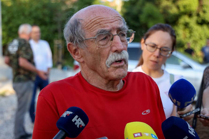 Benkovac: Organizatori benkovačkog festivala "Nosi se" koji je odgođen nakon prosvjeda branitelja održali mirni prosvjed