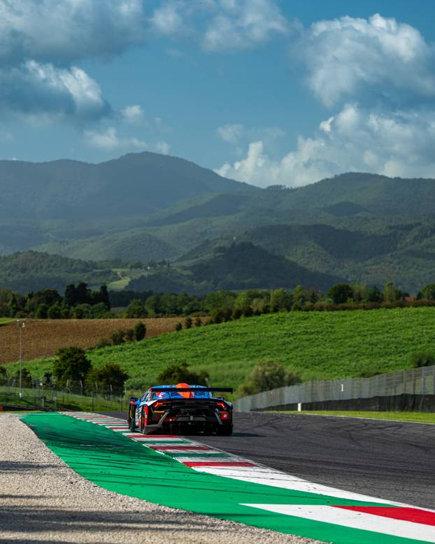 FOTO 24sata na utrci u Italiji. Pogledajte spektakl s hrvatskim vozačem za volanom Huracana