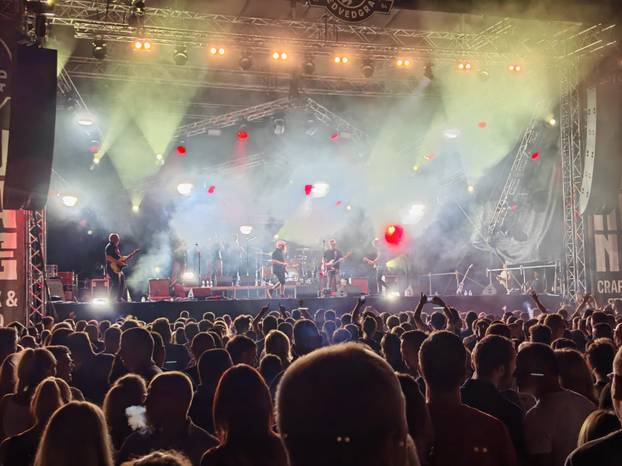 FOTO Sjajnim rock nastupima Brundanje oduševilo više tisuća ljudi u Pivovari Medvedgrad