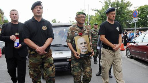 Sa Bušićeva sprovoda otišli se pomoliti pred Kamenita vrata