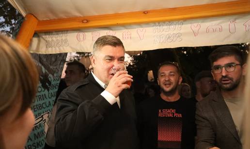 FOTO Milanović uz pivo u ruci uživao na festivalu u Sisku