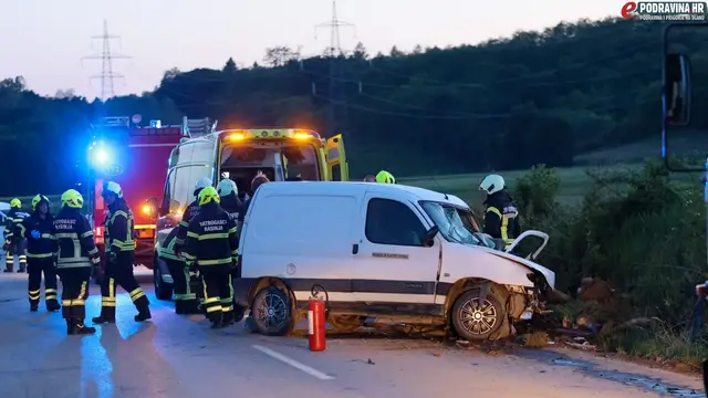 FOTO Nesreća kod Koprivnice: Vozač sletio s ceste, vatrogasci su ga vadili iz smrskanog auta