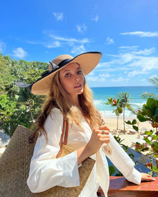 FOTO Ova olimpijka može sve. Na skijama osvaja medalje, a u tangicama podsjeća da je model