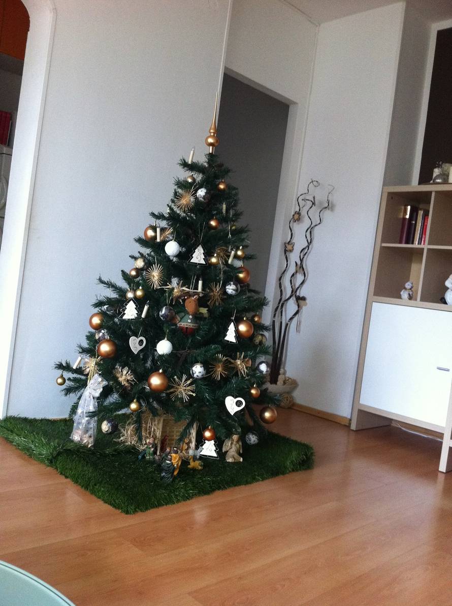 Šaljite fotografije božićnih jelki i osvojite vrijednu nagradu...