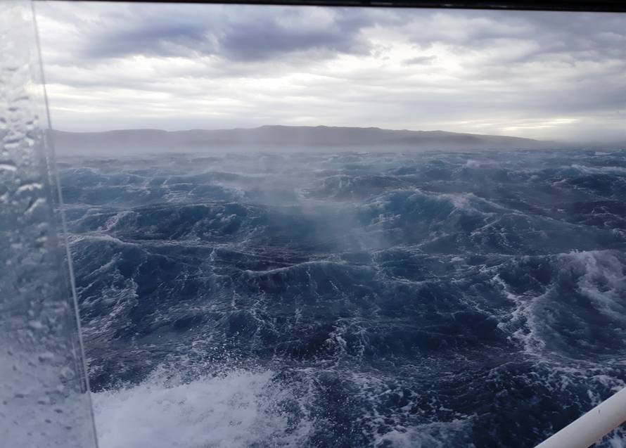 Surferica je nestala kod Brača: Loše vrijeme prekinulo potragu