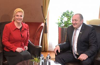 Kolinda mladima: Ostanite u Hrvatskoj i učinite ju boljom!