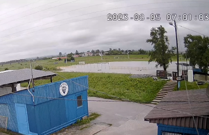 VIDEO Sava u samo tri minute poplavila igralište zagrebačkog niželigaša, a razlog je bizaran
