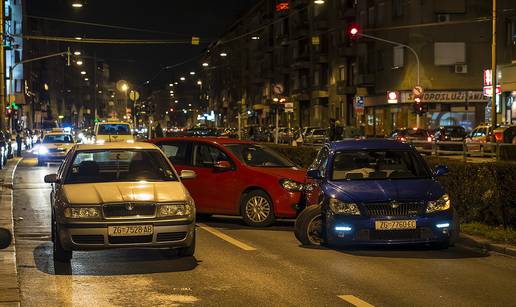 Jedna osoba ozlijeđena, zbog nesreće je obustavljen promet