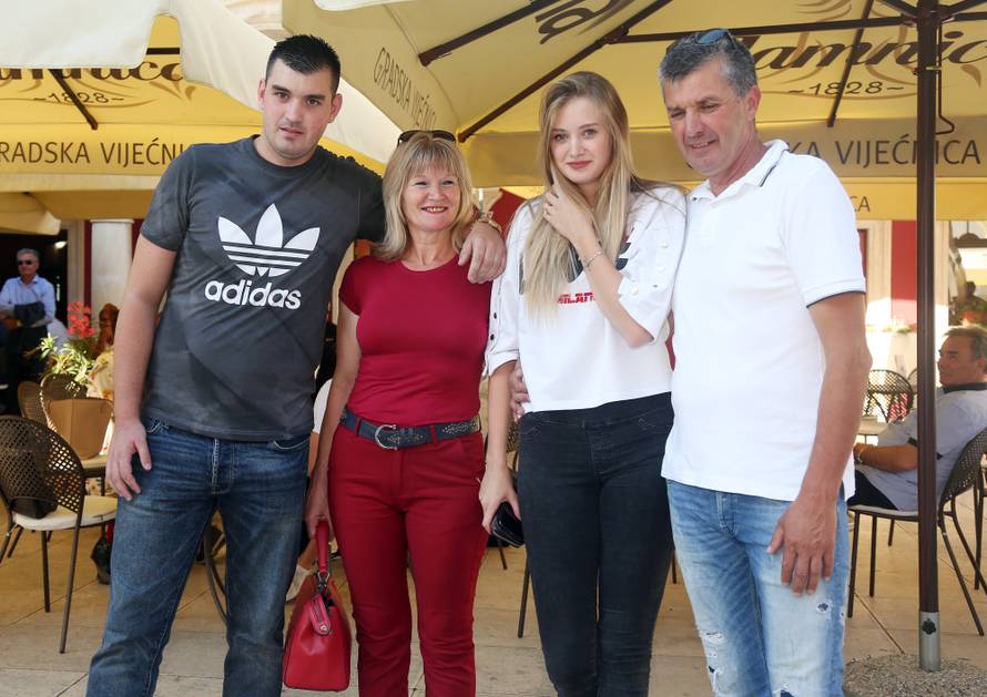 Duje došao na prijem u pratnji svoje vatrene djevojke Adriane