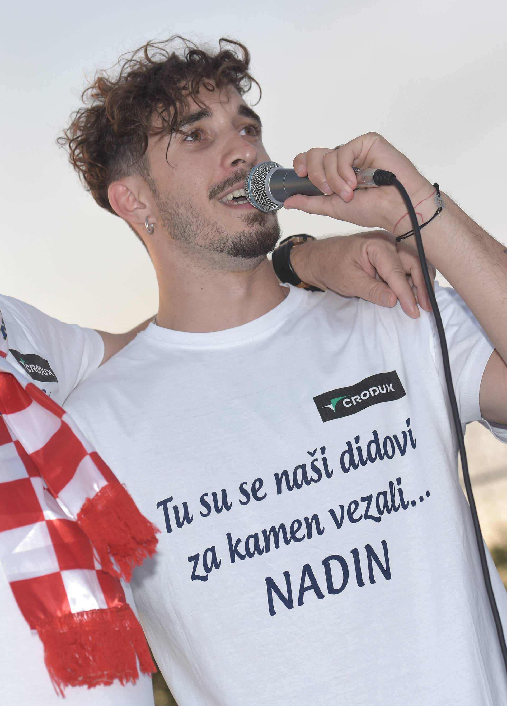 Nadin: U rodnom mjestu prireÄen doÄek za srebrnog reprezentativca Å imu Vrsaljka