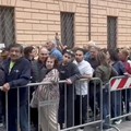VIDEO Vjernici satima čekaju da se oproste od pape Franje: U redovima stoje i do pet sati...