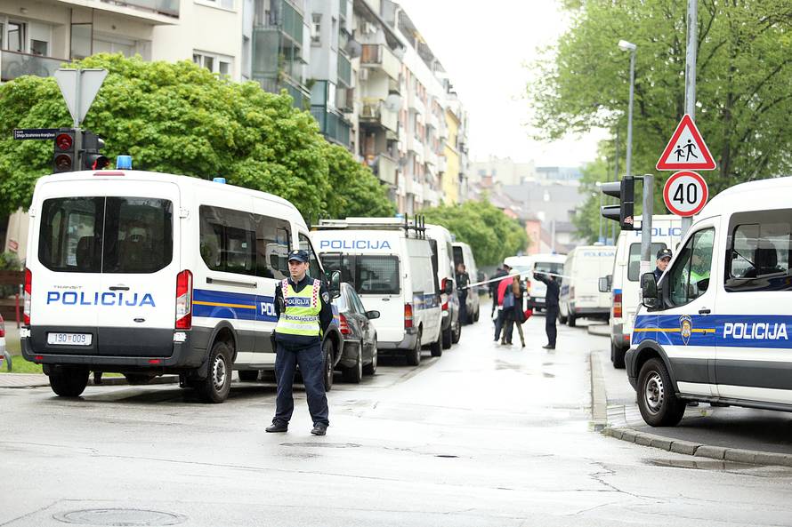 Našli Delije: Sjeli se u kafiće i pečenjaru, a policija ih odvodi
