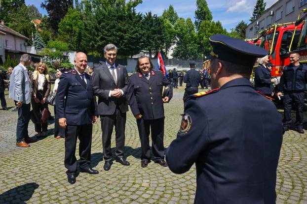 Zagreb: Svečana primopredaja vatrogasnih vozila