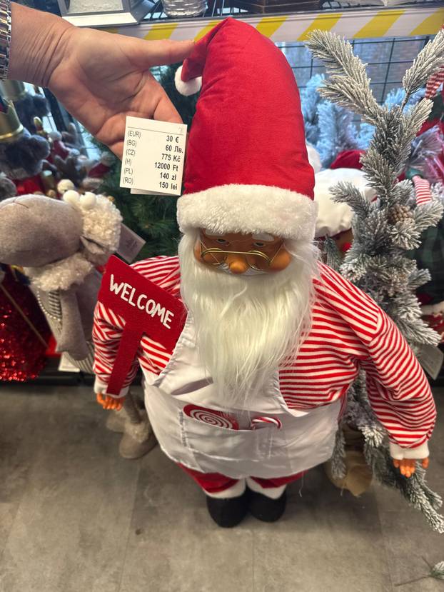 FOTO Trgovci su izvukli božićne ukrase! Pogledajte što se nudi, snježne kugle idu i za 74 eura...