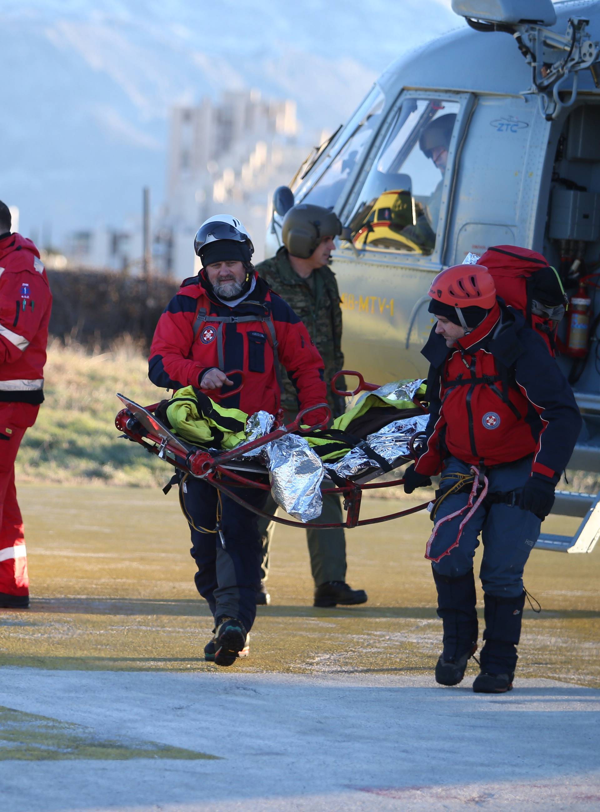 HGSS je vojnim helikopterom spašavao planinare s Mosora