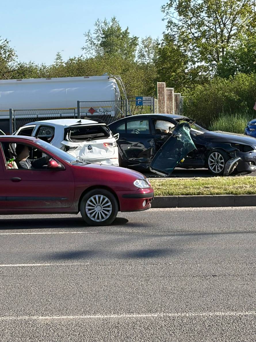 KRŠ I LOM u Španskom: Sudar četiri auta, stigli i vatrogasci