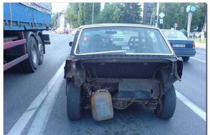 Vozio auto s kanistrom umjesto rezervoara