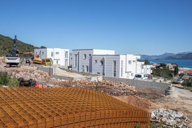 Kompleks Vila koji se gradi u Dračama, jednu od vila gradi i Halid Bešlić