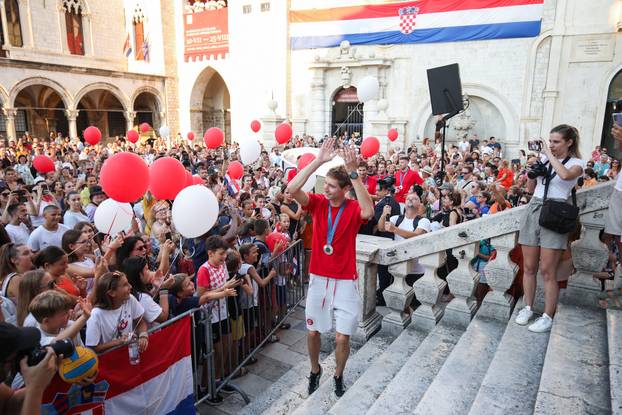 Dubrovnik: Srebrni vateropolisti dočekani ispred crkve sv. Vlaha