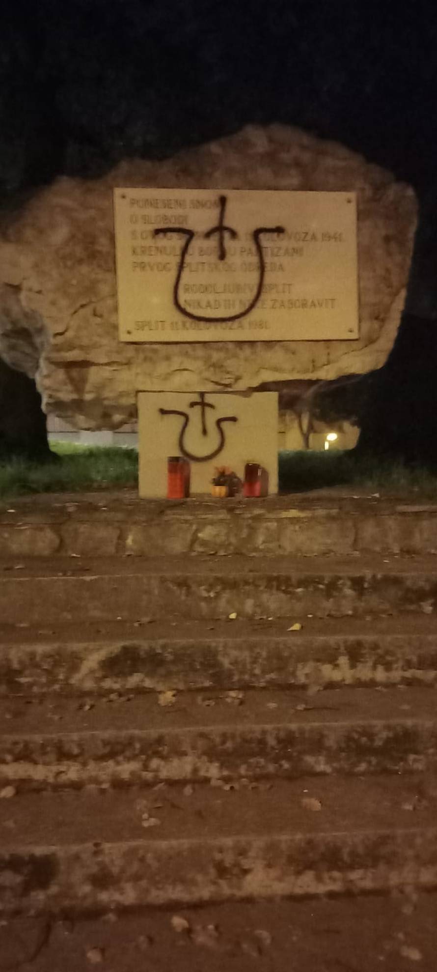 FOTO Novo ustaško divljanje u Splitu. Opet  oskvrnuli spomen-ploču splitskim partizanima...