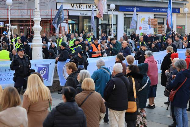 Zagreb: Muška molitva i popratni prosvjed na glavnom gradskom trgu