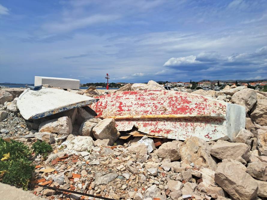 Očajni stanovnici i vikendaši Krapnja: U prirodnoj uvali žele graditi molove i teniske terene