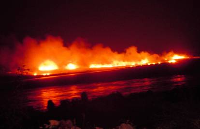 Gorjeli požari u tri dalmatinske županije, vatru gasili kanaderi