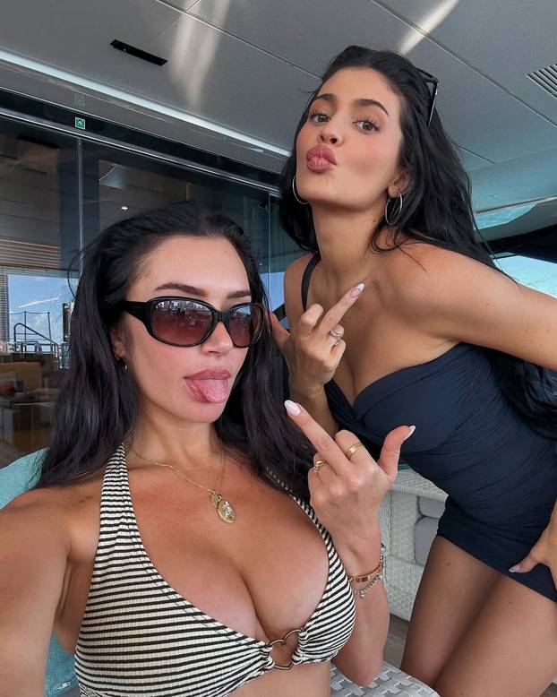 FOTO Milijuni uzdišu za njom: 'Smanjila sam i grudi i usne! Bio je to teret, svi su me osuđivali'