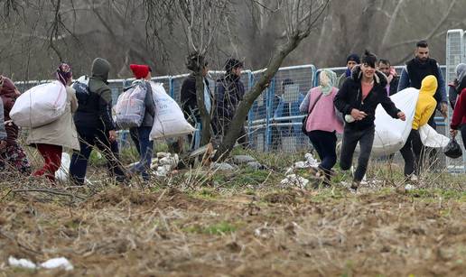 Kod Brežica: U vozilu Hrvata pronašli su ilegalne migrante