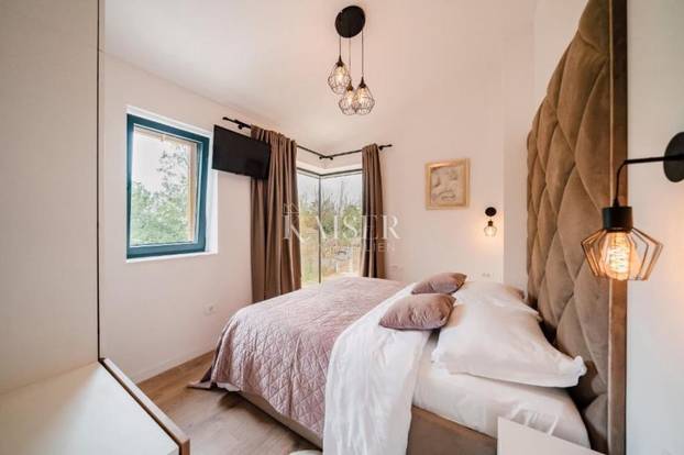 FOTO Ova vila sagrađena od kamena starog 120 godina, a cijena je prava sitnica