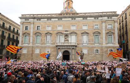 Neredi u Kataloniji: Deklaracija o neovisnosti više nije važeća