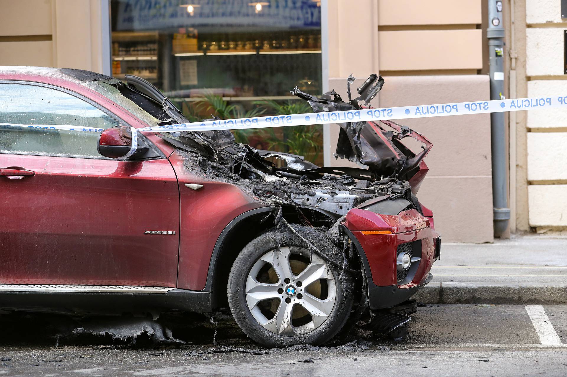 Zapalio se automobil u zagrebačkoj Martićevoj ulici