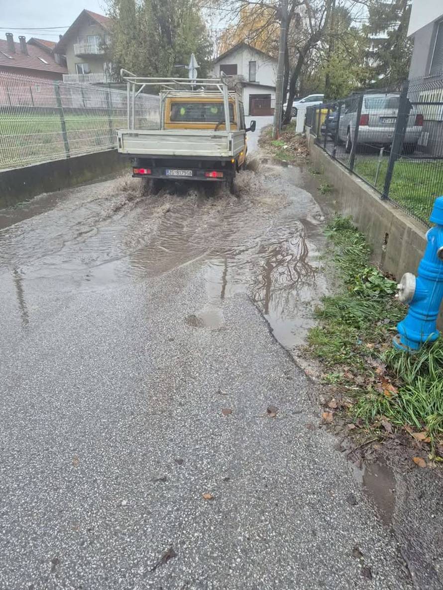 NEVJEROJATNO! Ovom cestom  djeca idu u školu u Zagrebu: 'Opasno. Neka se svi srame!'