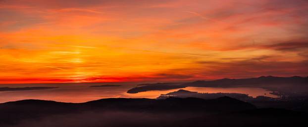 Pogled sa Zvjezdanog sela Mosor na prekrasan zalazak sunca