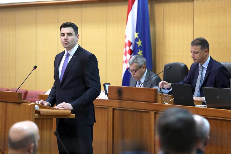 Pupovac oporbi: Ako baš želite izbore, dat ćemo vam izbore!