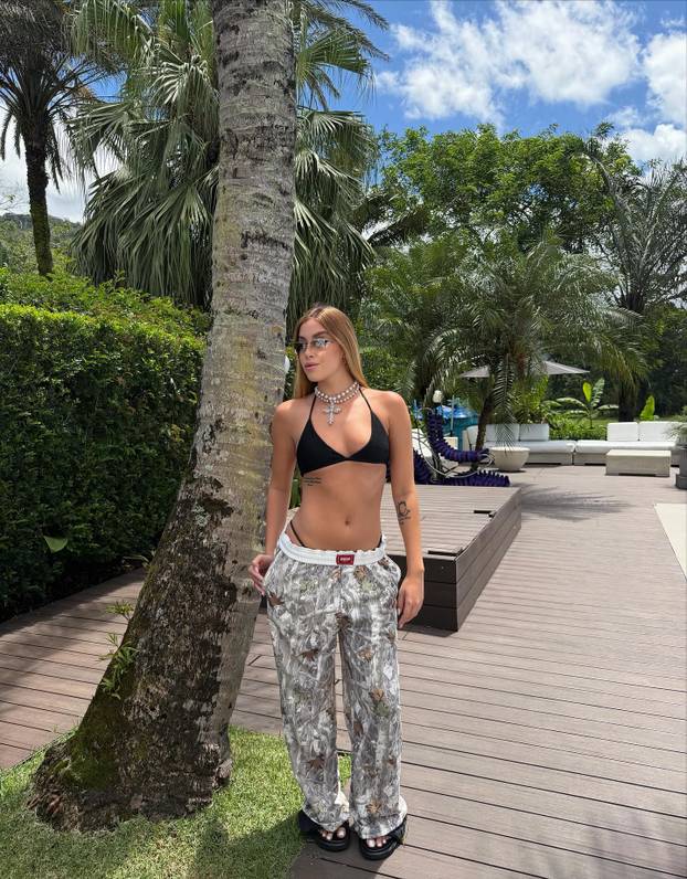 Alisha je prošlost. Zvijezda Brazila sad se spetljala s kćeri legende Arsenala. Tek joj je 19