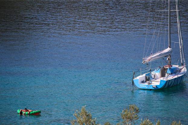 Vela Luka: Turisti uživaju uvali Pičena