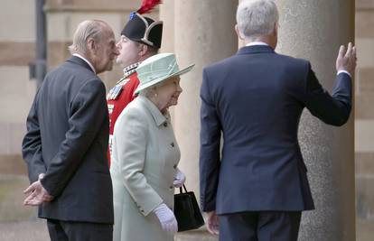 Kraljica Elizabeta za posjeta Sj. Irskoj: Još sam uvijek živa!