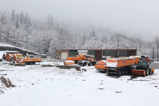 Snijeg je zabijelo Gorski Kotar 