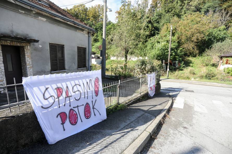 Zagreb: Stanovnici Črnomerca mirno prosvjedovali zbog izgradnje reciklažnog dvorišta