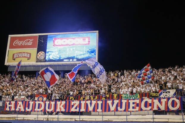 Zagreb: Navija&ccaron;i na utakmici Dinamo - Hajduk