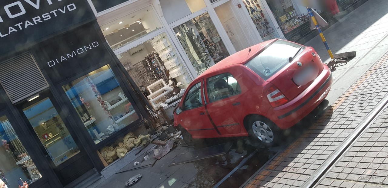 Krš i lom u centru Zagreba: Na Ilici se autom zabio u trgovinu