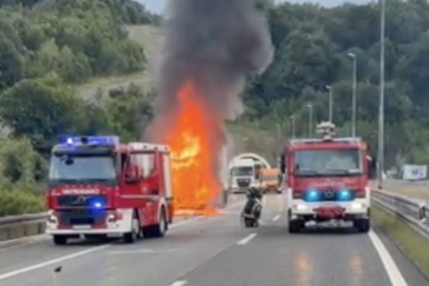 Po&zcaron;ar na A6
