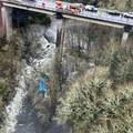 Šestero mrtvih u nesreći busa u Španjolskoj: Sletio je s mosta, a loše vrijeme otežava potragu