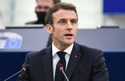 Macron smiruje napetosti: Zvat će Putina, Zelenskog i Dudu