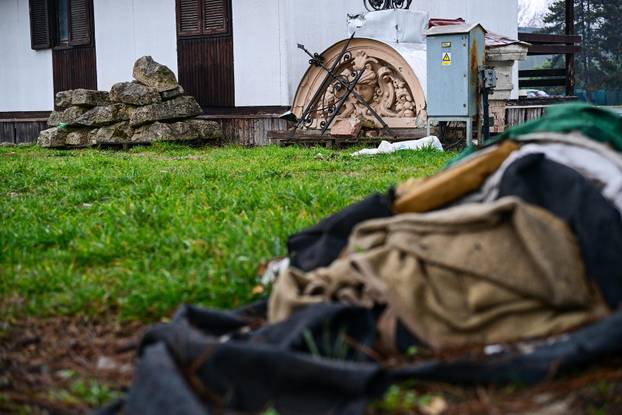 Zagreb: Skladište oštećenih tornjeva i drugih dijelova zgrada iz centra koje su stradale u potresu