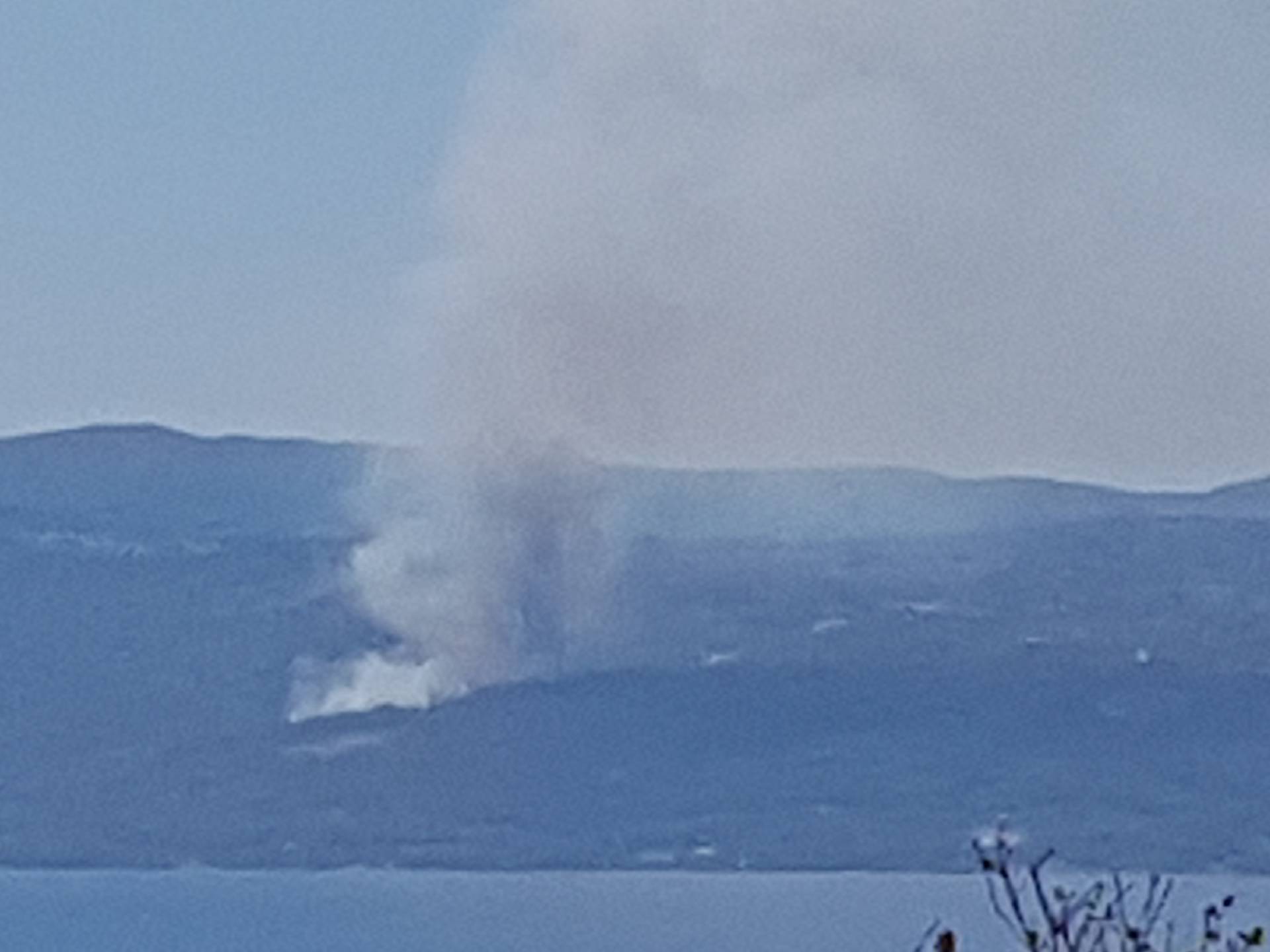 Gori na Braču i Korčuli: Požar u Ostrovici približio se kućama