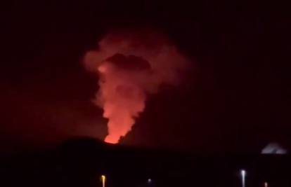 VIDEO Eruptirao je vulkan na Islandu, poslali helikopter tamo