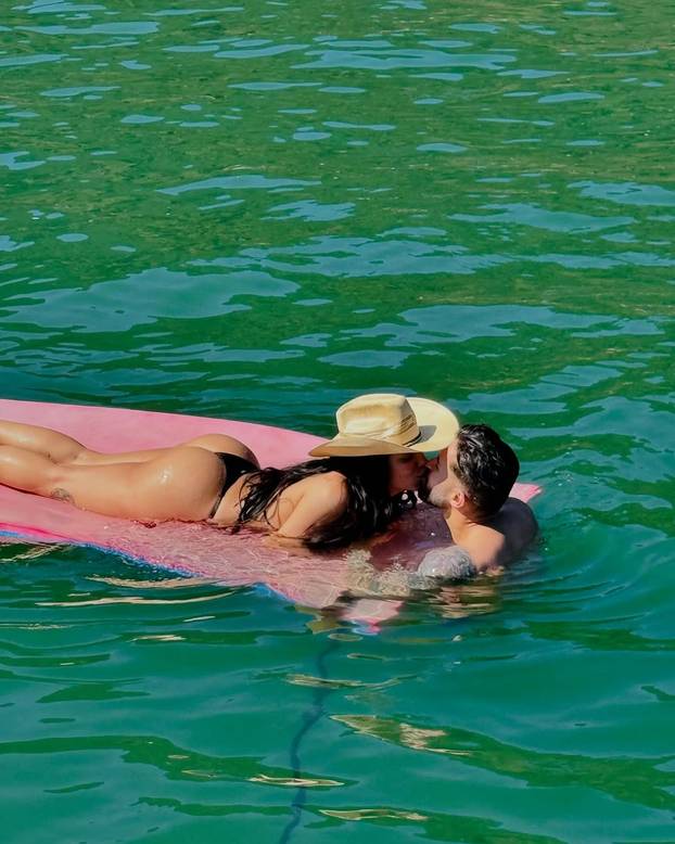 FOTO Najljepša odbojkašica svijeta postaje mama! Skidala se Playboyu, odbila i Neymara